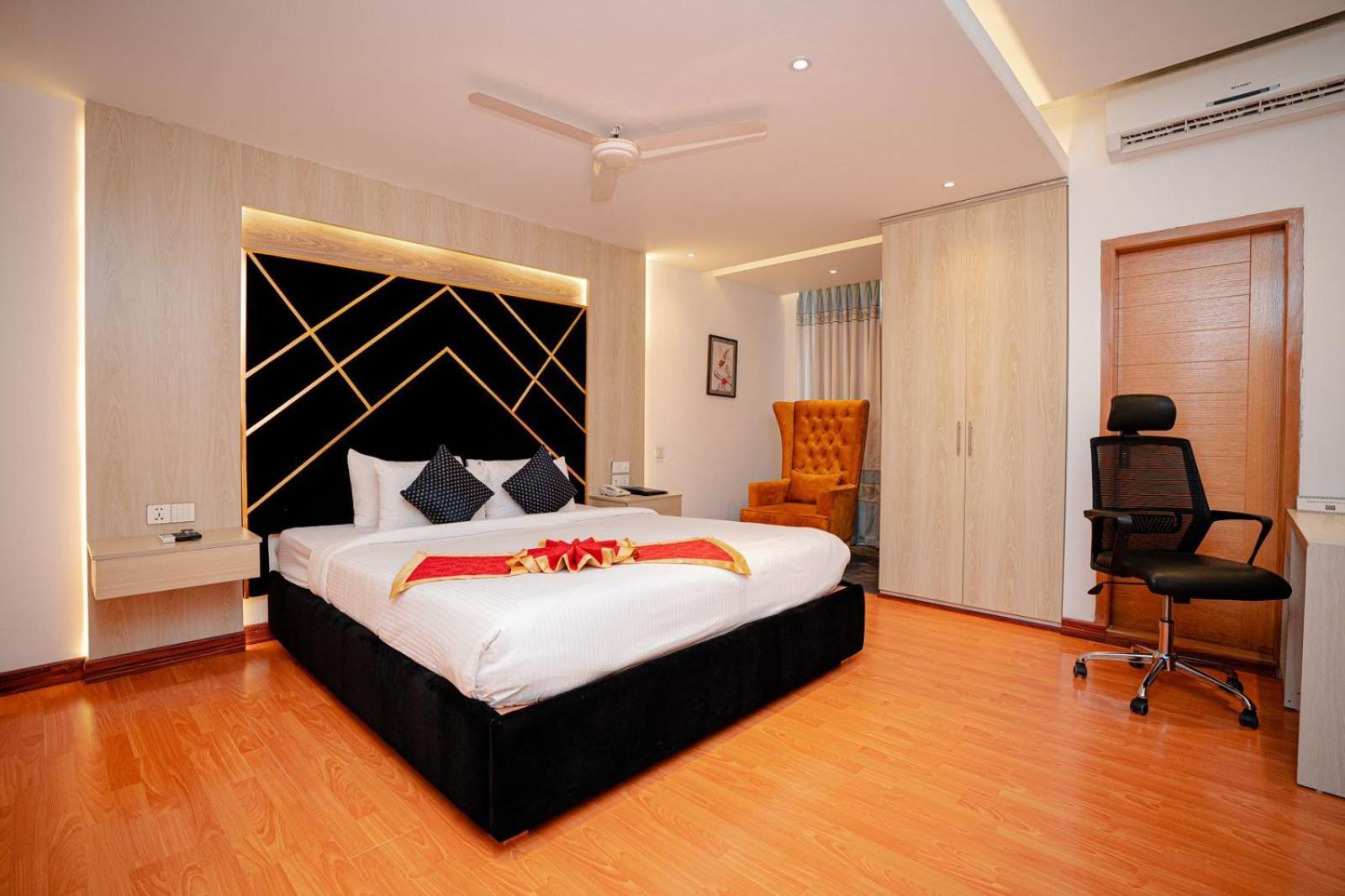 Royal Raj Hotel Rajshahi Exterior photo